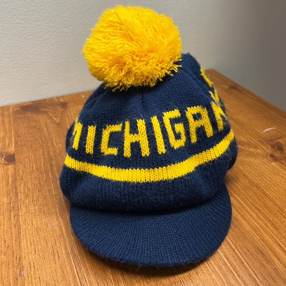 University of Michigan UofM Tassel Hat and Mittens, OS - Picture 4 of 16